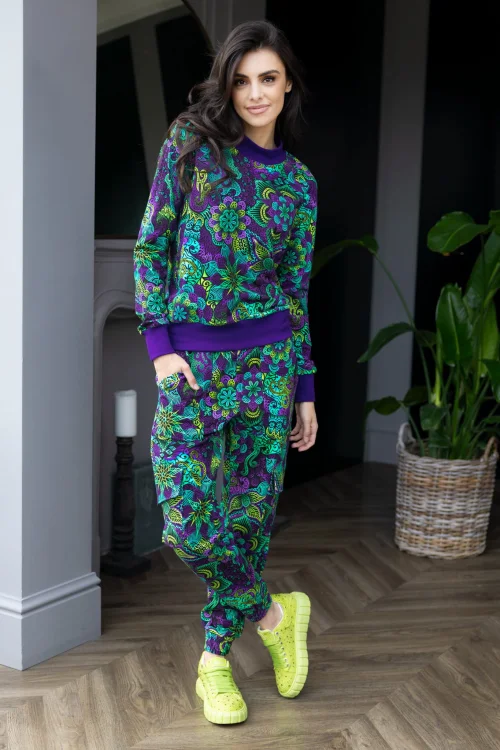 spodnie-bojówki-i-bluzka-sportowa-kolorowa--LILY-violet-Vippi-design-3.jpg