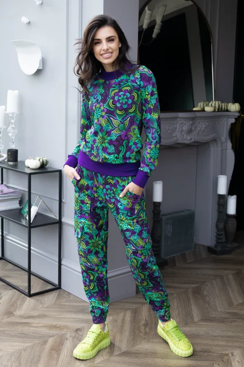 spodnie-bojówki-i-bluzka-sportowa-kolorowa--LILY-violet-Vippi-design.jpg