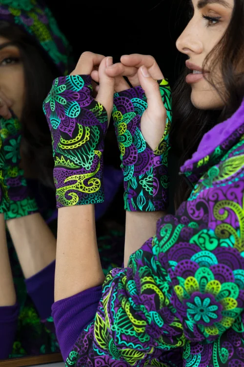 spodnie-bojówki-i-bluzka-sportowa-kolorowa-i-bluza-ocieplana-z-golfem-i-akcesoria-LILY-violet-Vippi-design-11.jpg