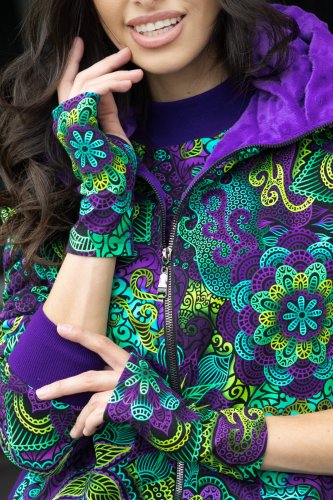 spodnie-bojówki-i-bluzka-sportowa-kolorowa-i-bluza-ocieplana-z-golfem-i-akcesoria-LILY-violet-Vippi-design-6a.jpg