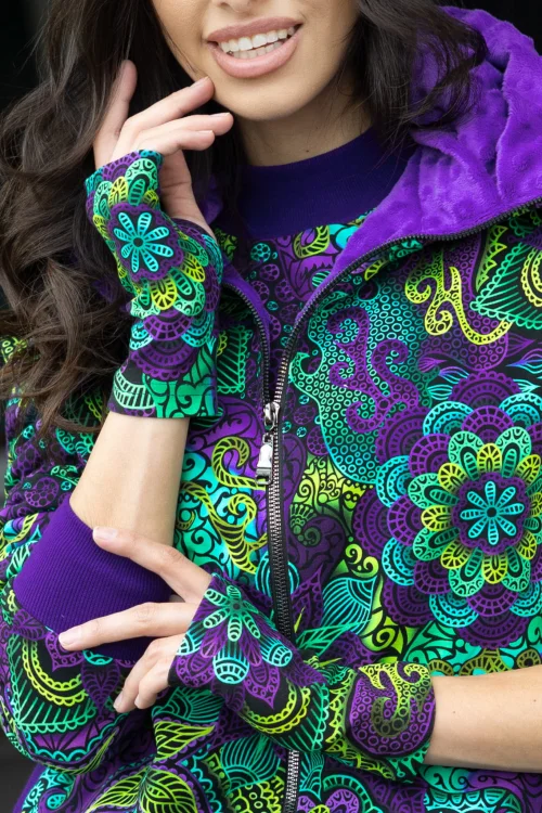 spodnie-bojówki-i-bluzka-sportowa-kolorowa-i-bluza-ocieplana-z-golfem-i-akcesoria-LILY-violet-Vippi-design-6a.jpg