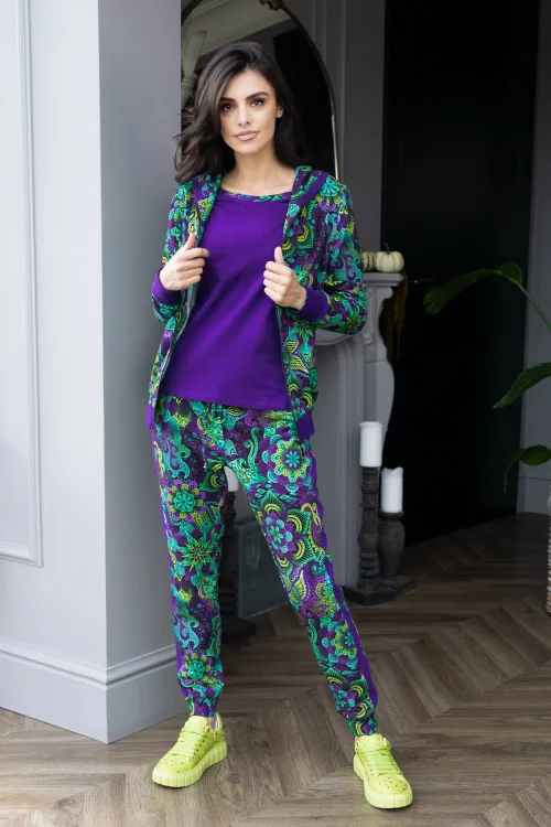 bomberka-z-kapturem-i-spodnie-z-lampasami--LILY-violet-Vippi-design-3.jpg