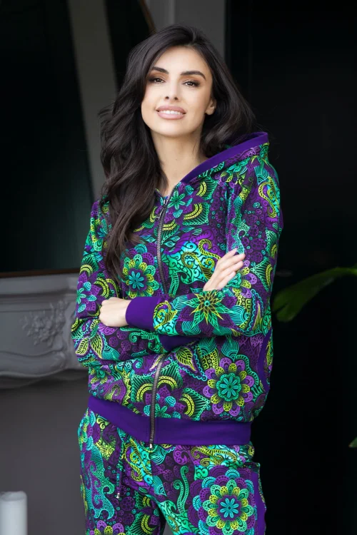 bomberka-z-kapturem-i-spodnie-z-lampasami--LILY-violet-Vippi-design-10.jpg