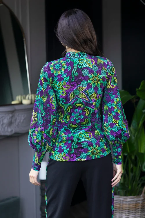 bluzka-z-bufkami-i-spodnie-czarne-luźne-z-lampasem-LILY-violet-Vippi-design-33.jpg