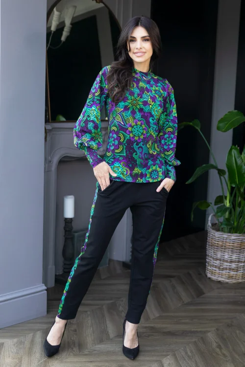 bluzka-z-bufkami-i-spodnie-czarne-luźne-z-lampasem-LILY-violet-Vippi-design-87.jpg