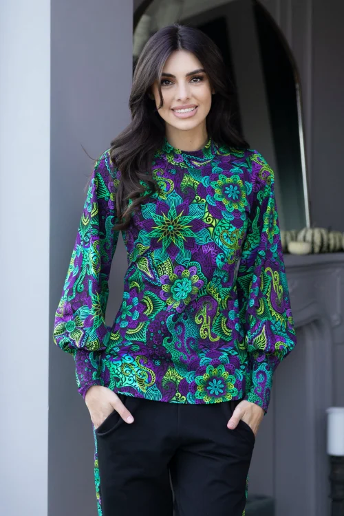 bluzka-z-bufkami-i-spodnie-czarne-luźne-z-lampasem-LILY-violet-Vippi-design--3.jpg