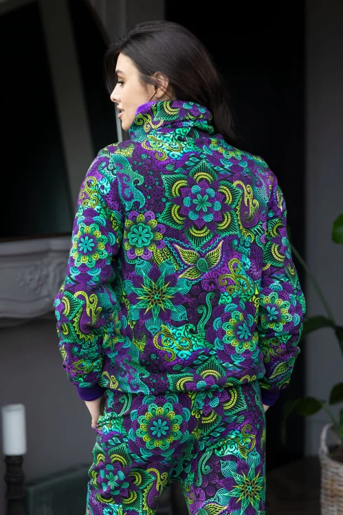 spodnie-bojówki-i-bluzka-sportowa-kolorowa-i-bluza-ocieplana-z-golfem--LILY-violet-Vippi-design-2.jpg