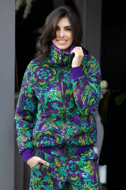 spodnie-bojówki-i-bluzka-sportowa-kolorowa-i-bluza-ocieplana-z-golfem--LILY-violet-Vippi-design-3.jpg
