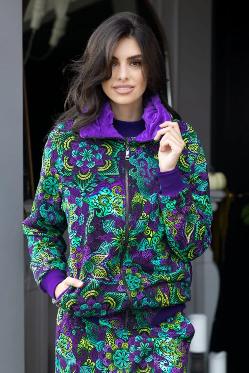 spodnie-bojówki-i-bluzka-sportowa-kolorowa-i-bluza-ocieplana-z-golfem--LILY-violet-Vippi-design-4.jpg