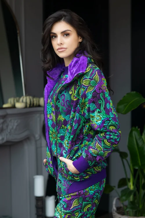spodnie-bojówki-i-bluzka-sportowa-kolorowa-i-bluza-ocieplana-z-golfem--LILY-violet-Vippi-design-7.jpg