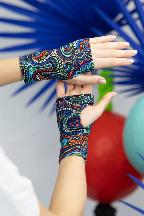 spodnie-z-mankietami-i-bluzka-trapezowa-biała-z-aplikacjami--SEA-Vippi-Design-100.jpg