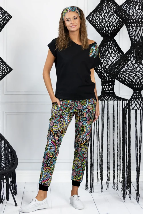 bluzka-biała-trapezow-czarna-z-aplikacjami-VIPPI-DESIGN-3.jpg
