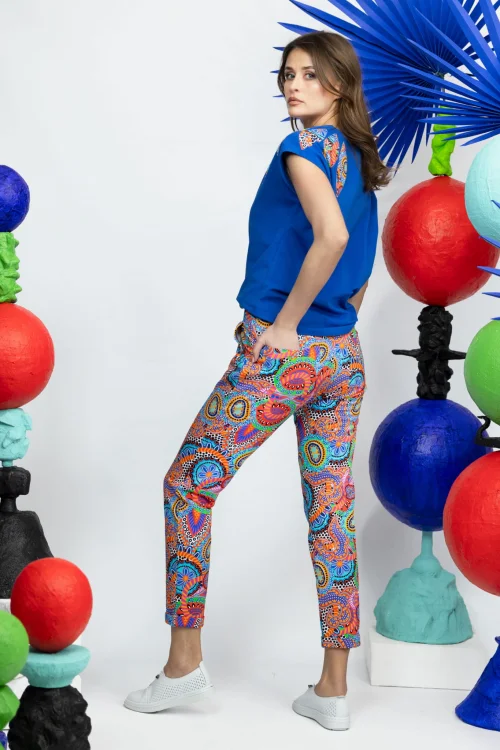 bluzka-z-aplikacja-chabrowa-i-spodnie-z-mankietami--SHAKE-vippi-design-5.jpg