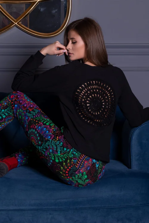 bluza-z-szydełkową-rozeta-KGart-i-spodnie-z-guzikami-RIO-vippi-design.jpg