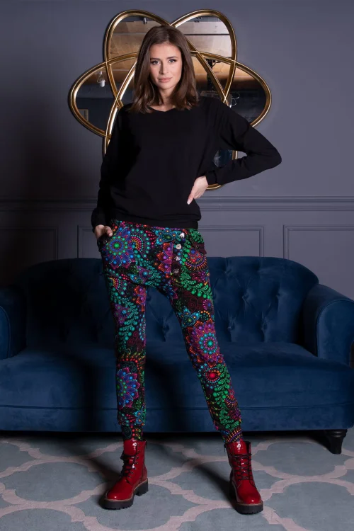 bluza-z-szydełkową-rozeta-KGart-i-spodnie-z-guzikami-RIO-vippi-design-4.jpg