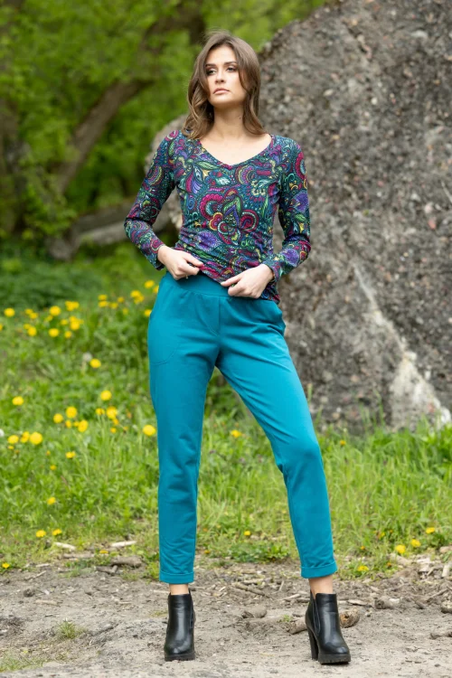 bluzka-klasyczna-dekolt-V-i-spodnie-z-mankietami--petrol-FLORAL-vippi-design-1.jpg