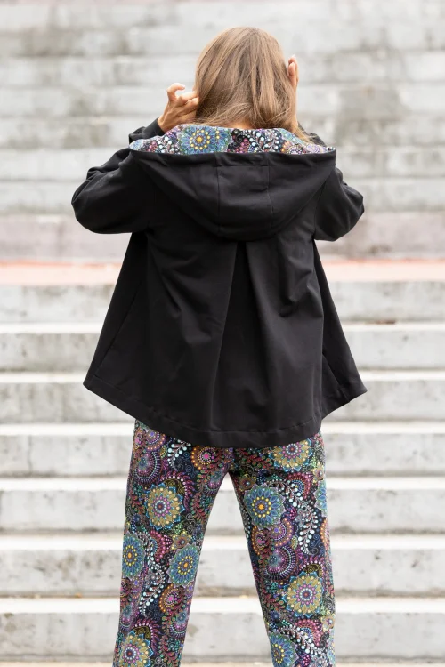 bluza-czarna-z-kontrą-i-spodnie-lużnel-kolorowei-Vippi-Design-11.jpg