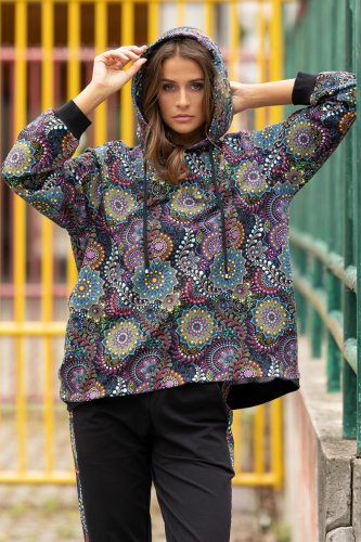 bluza-luźna-z-kapturem-i-spodnie-czarne-luźne-z-lampasem-Vippi-Design-83a.jpg