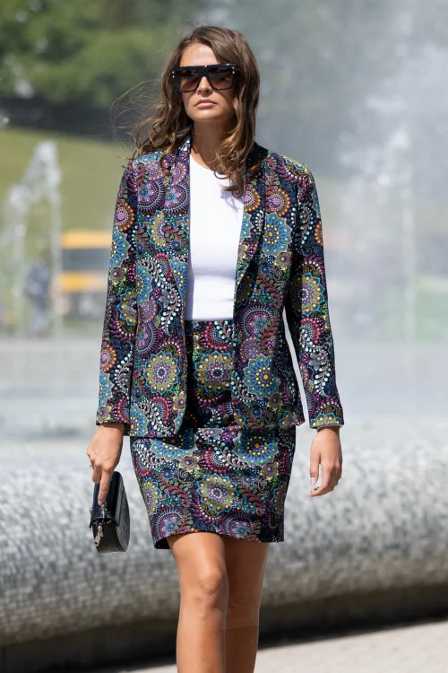 bluzka-biała-prążek,-marynarka-krótka,-spódnica-mini-prosta-RIO-Vippi-Design-4a.jpg
