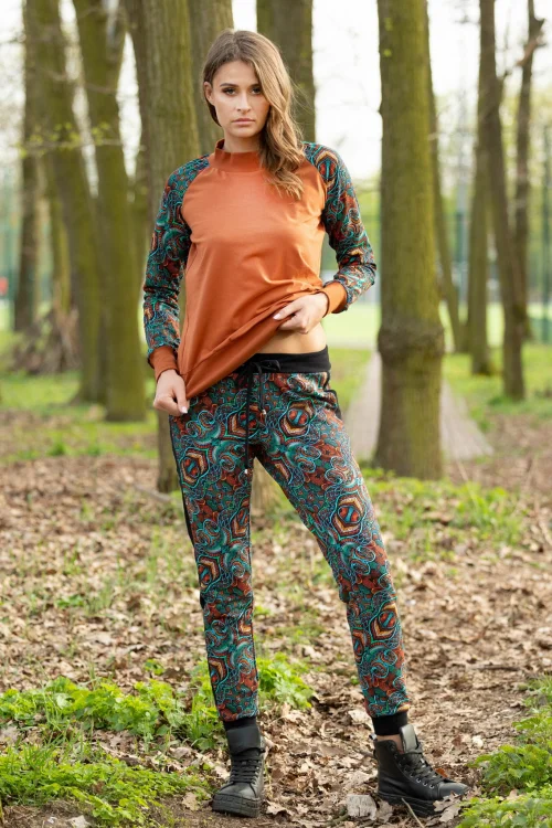 bluzka-camelowa-sportowa-i-spodnie-z-lampasami-vippidesign-7.jpg