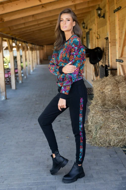 spodnie-lz-lampasami-i-bluza-kangurka-LILY-vippi--design-3.jpg