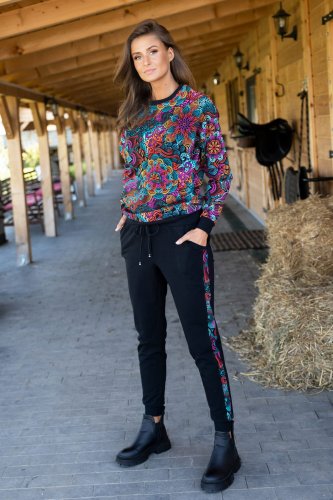 spodnie-lz-lampasami-i-bluza-kangurka-LILY-vippi--design.jpg