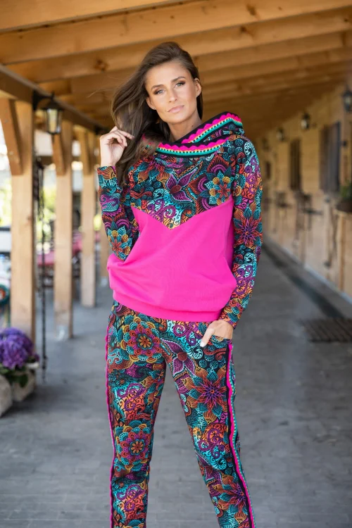 Bluza-czarna-z-kapturem-i-szydełkową-koronką-LILY-czarna-vippi-design-2.jpg