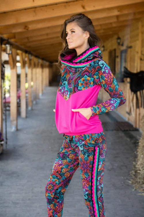 Bluza-czarna-z-kapturem-i-szydełkową-koronką-LILY-czarna-vippi-design-4.jpg