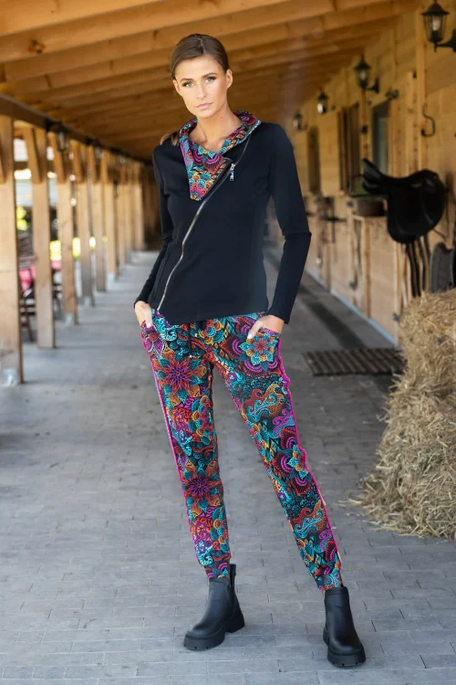 Bluza-asymetryczna-i-spodnie-z-szydełkowym-lampaem-LILY-vippi-design.jpg