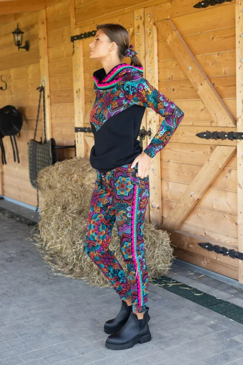 Bluza--z-kapturem-i-szydełkową-koronką-LILY-czarna-vippi-design-2.jpg