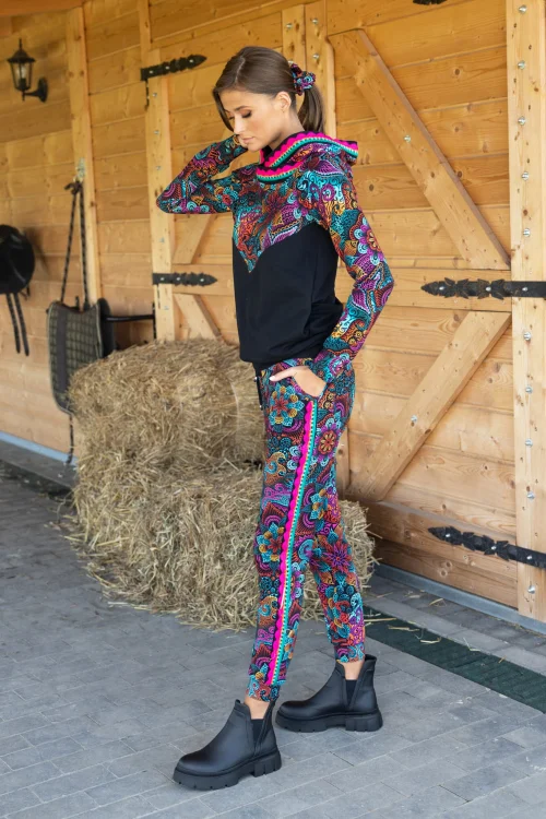Bluza--z-kapturem-i-szydełkową-koronką-LILY-czarna-vippi-design-3.jpg