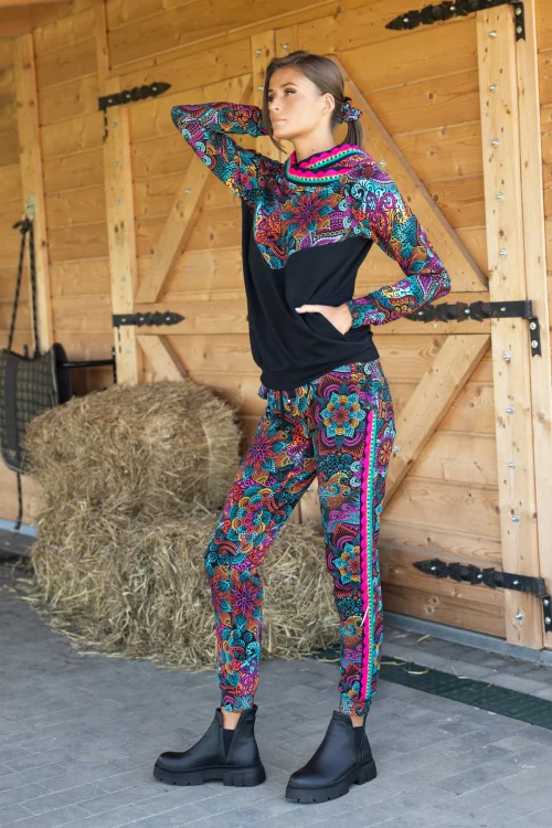 Bluza--z-kapturem-i-szydełkową-koronką-LILY-czarna-vippi-design-4.jpg