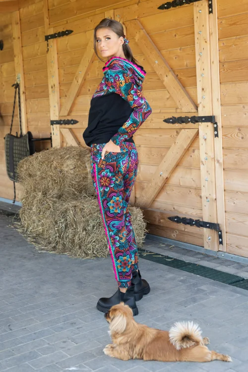 Bluza--z-kapturem-i-szydełkową-koronką-LILY-czarna-vippi-design-5.jpg
