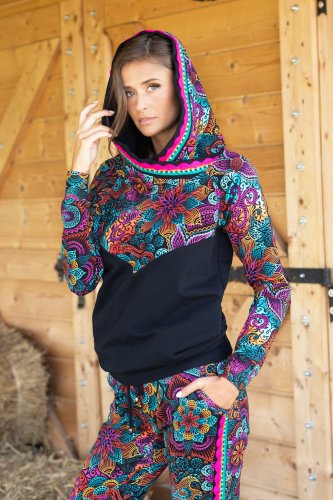 Bluza--z-kapturem-i-szydełkową-koronką-LILY-czarna-vippi-design-7.jpg