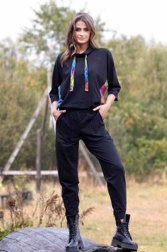 spodnie-joggery-i-bluzka-kimonowa-z-wiązaniem--BLOOM-multi-vippi-design-6.jpg