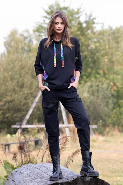 spodnie-joggery-i-bluzka-kimonowa-z-wiązaniem--BLOOM-multi-vippi-design.jpg