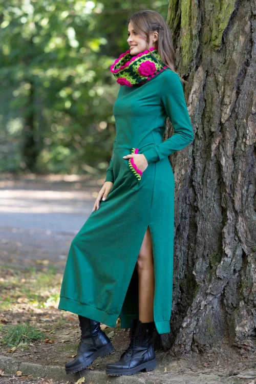 sukienka-dluga-z-rozporkami-i-golfem-szydelkowym-zielona-vippi-design-KG-art-3.jpg