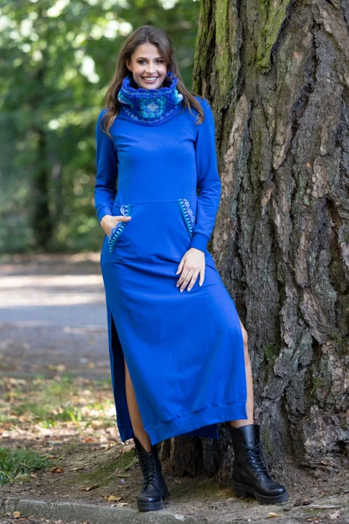 sukienka-dluga-z-rozporkami-i-golfem-szydelkowym-chabrowa-vippi-design-KG-art.jpg