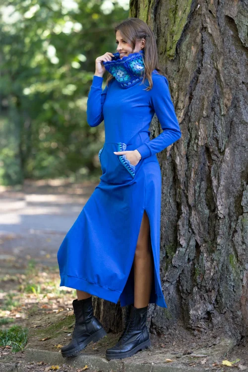 sukienka-dluga-z-rozporkami-i-golfem-szydelkowym-chabrowa-vippi-design-KG-art-3.jpg