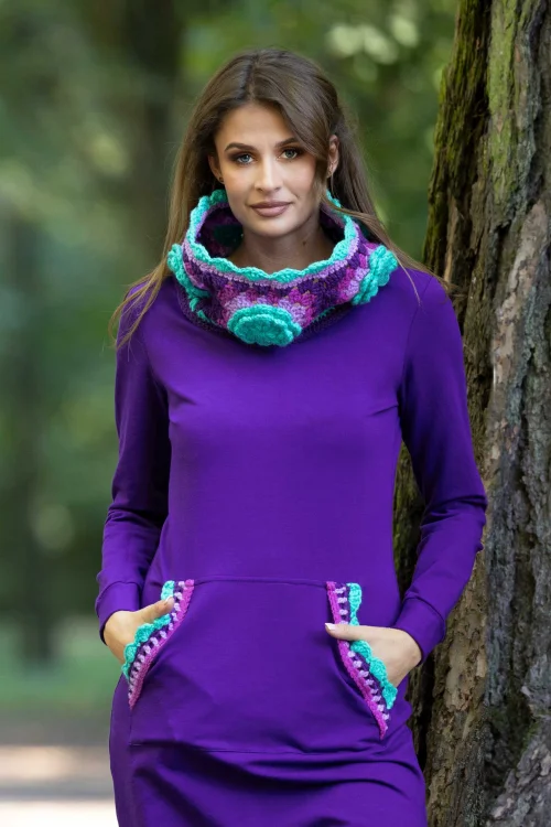 sukienka-dluga-z-rozporkami-i-golfem-szydelkowym-fioletowa-ciemna-vippi-design-KG-art-2.jpg