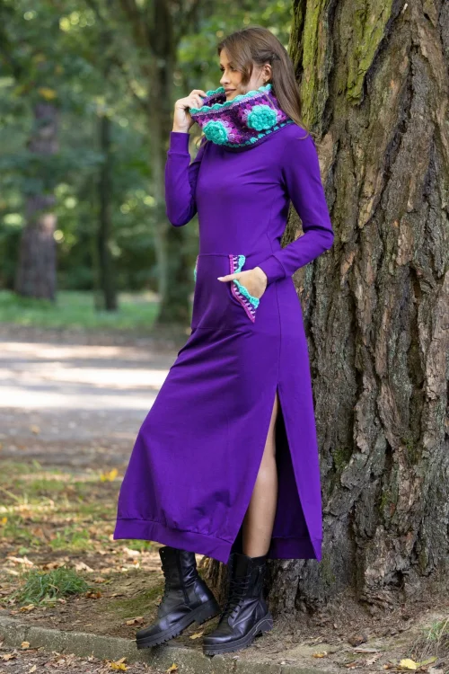 sukienka-dluga-z-rozporkami-i-golfem-szydelkowym-fioletowa-ciemna-vippi-design-KG-art-4.jpg