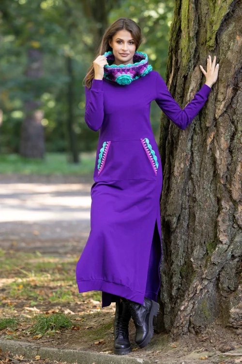 sukienka-dluga-z-rozporkami-i-golfem-szydelkowym-fioletowa-ciemna-vippi-design-KG-art-6.jpg
