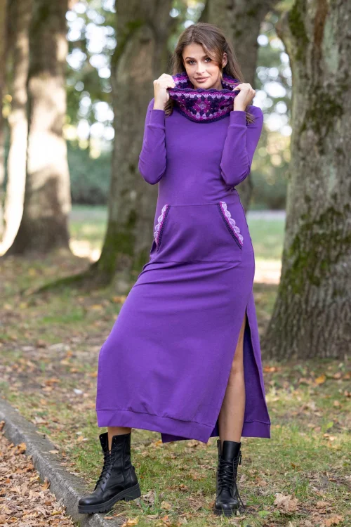 sukienka-dluga-z-rozporkami-i-golfem-szydelkowym-fioletowa-vippi-design-KG-art-7.jpg