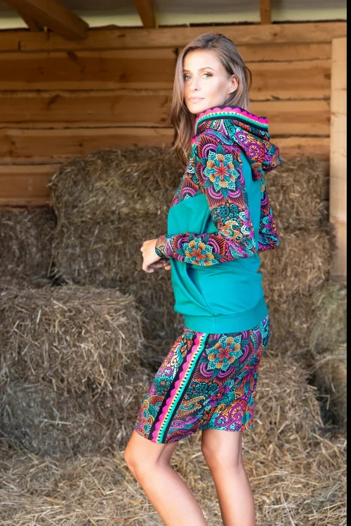 bluza-z-kapturem-i-spódnica-ołówkowa-LILY-vippi-design-3.jpg