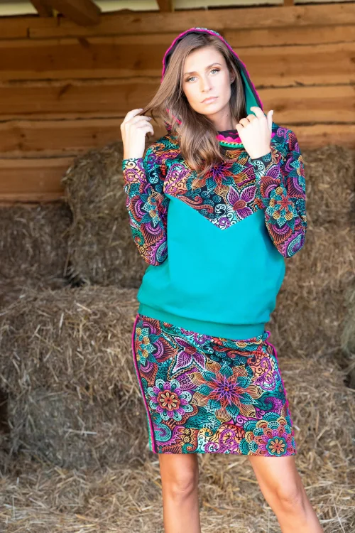 bluza-z-kapturem-i-spódnica-ołówkowa-LILY-vippi-design-7.jpg