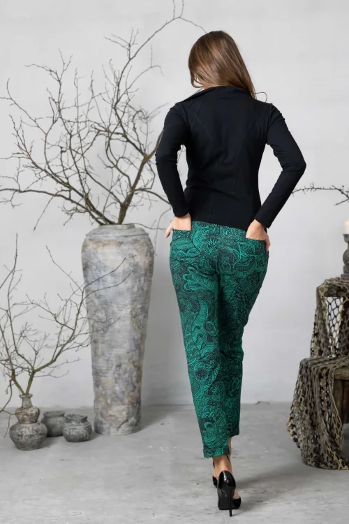 bluza-czarna-asymetryczna-i-spodnie-z-mankietami-AZURE-vippi-design-3.jpg