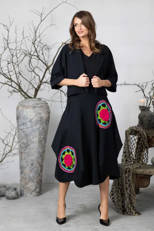 bluzka-czarna-i-spódnica--czarna-z-szydełkowymi-mandalami-KGart-Vippi-design-6.jpg