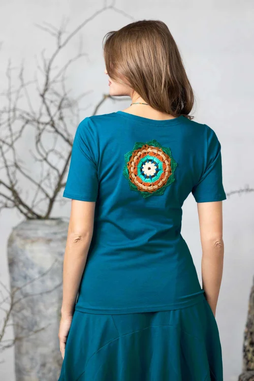 bluzka-z-szydełkową-rozetką-KGart-Vippi-design-2x.jpg
