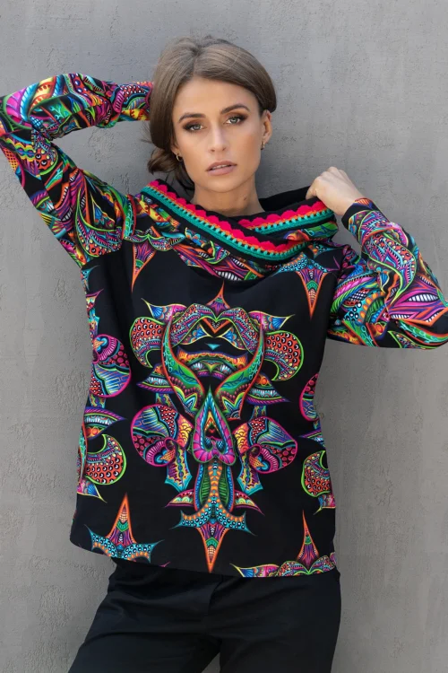 spodnie-czarne-z-mankietami-i-bluza-z-szydełkową-plisą-RAVEL-vippi-design-2.jpg