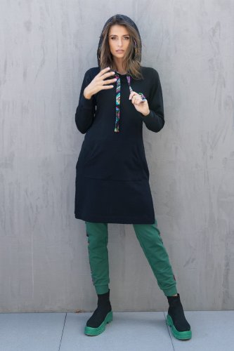 spodnie-zielone-z-lampasami-i-bluza-długa-RAVEL-vippi-design-3.jpg
